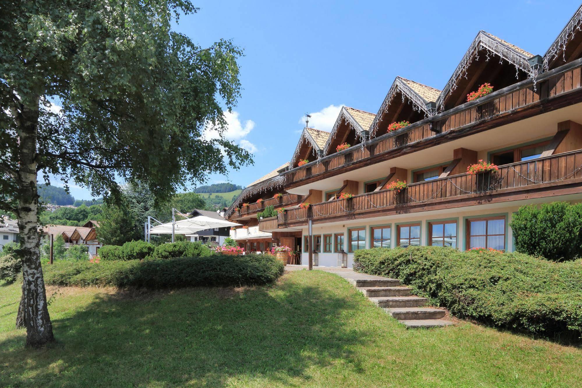 Park Hotel Bellacosta Cavalese Exterior foto